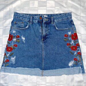 Zara embroidered denim skirt M